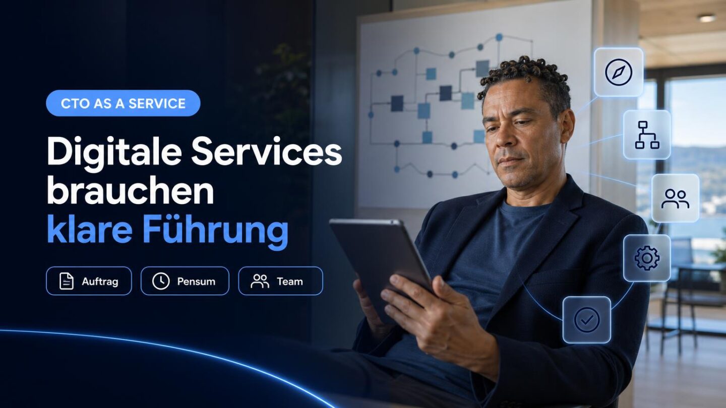 Eine Führungskraft und eine IT-Teamleitung besprechen in einem Schweizer Büro die Planung eines digitalen Serviceangebots.
